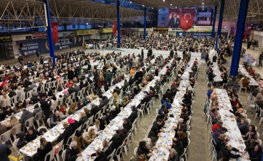 Balçova'da Kadir Gecesi'nde dayanışma sofrası kuruldu