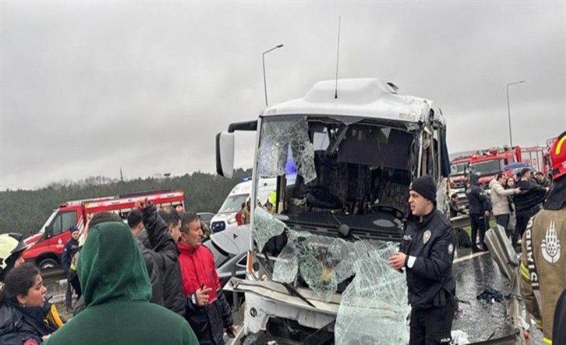 İsdanbul'da zincirleme kaza; 1'i polis 4'ü ağır 30 yaralı