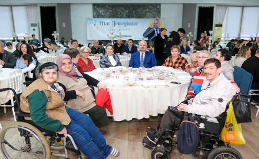 Başkan Pehlivan, Menemenlilerle gönül sofralarında buluştu