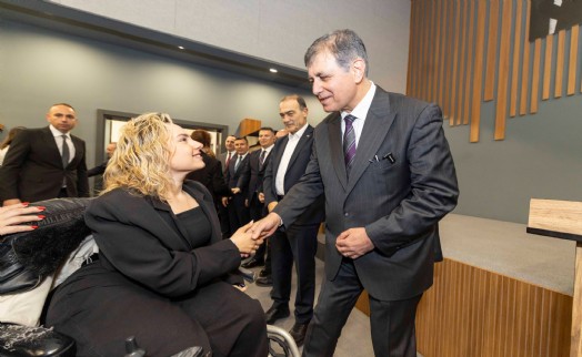 Başkan Tugay Büyükşehirpersoneliyle bayramlaştı: İnanırsanız İzmir dönüşür