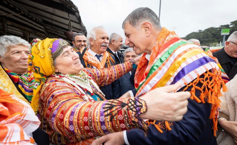 Başkan Tugay, Yörük ve Türkmenlerle çifte bayram coşkusunu paylaştı