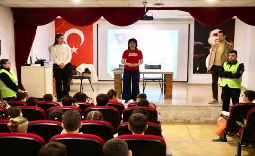 Bayraklı'da sıfır atık bilinci küçük yaşta başlıyor