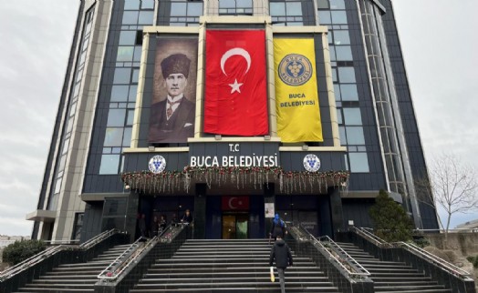 Belediyenin şantiyesinde çöp dağları oluştu: Buca'da işçiler iş bırakıyor!