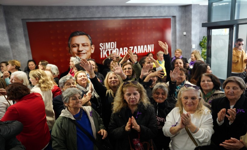 Beş yüz İzmirli kadın CHP'ye üye oldu
