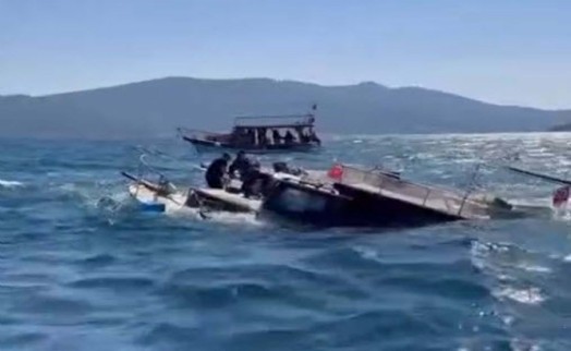 Bodrum'da balıkçı teknesi yarı batık bulundu; 7 kişi kurtarıldı