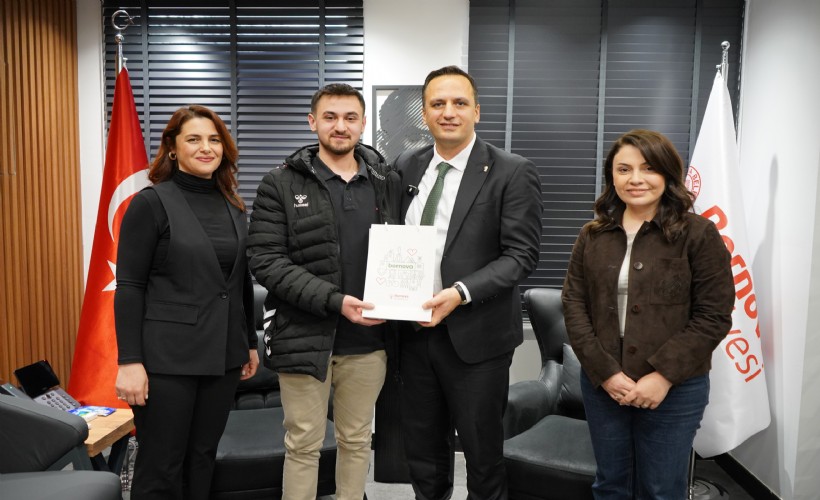 Bornova’da başarı ödüllendirildi: Dereceye giren öğrencilere tablet!
