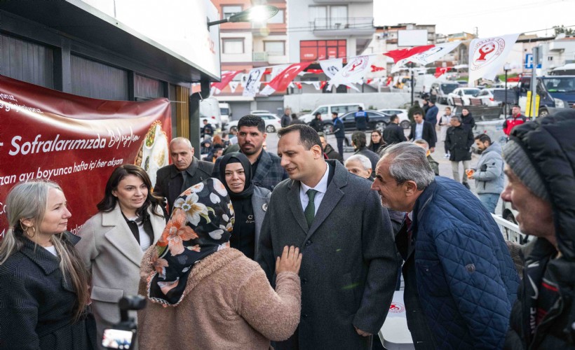 Bornova’da dayanışma sofrası: Başkan Eşki mahalleliyle iftar yaptı!
