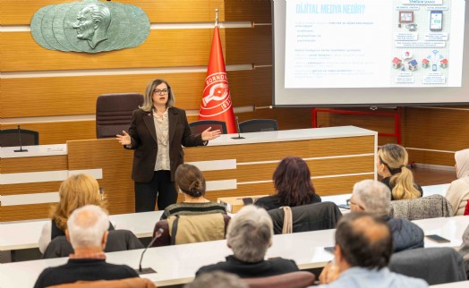 Bornova'da muhtarlar için Dijital Dönüşüm Eğitimi