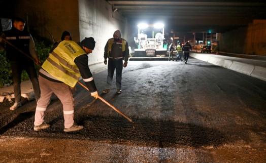 Bornova'da yağmur bitti, asfalt serimi başladı