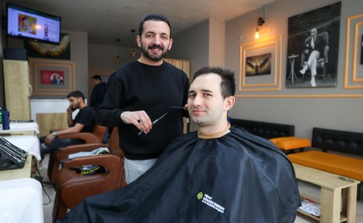 Buca Belediyesi berberleri unutmadı