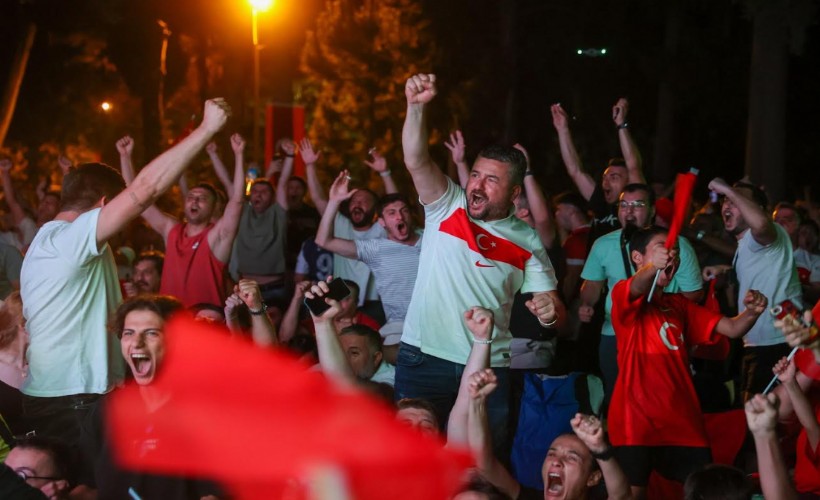 Bucalılar milli maçı dev ekranda izleyecek: Başkan Duman'dan 'Bayrağını al gel' daveti