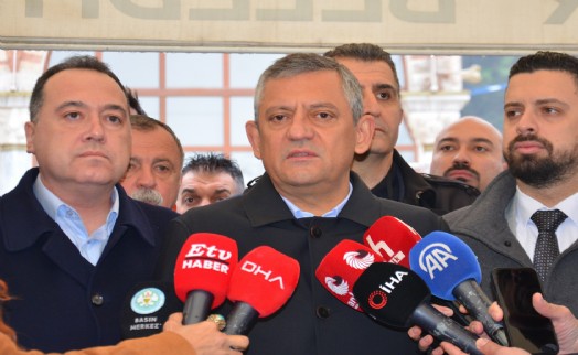CHP Genel Başkanı Özgür Özel bayram namazını Manisa'da kıldı…