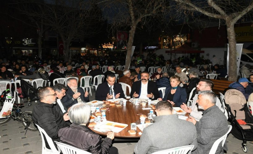 Çiğli'de Kadir Gecesi buluşması: Bu sofralar daim olsun