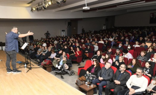 Çiğli'de Anadolu Rock rüzgarı: Barış Manço ve Cem Karaca şarkılarıyla anıldı