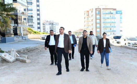 Çiğli'de bahar hareketliliği: Temizlikten asfalta, parklardan budamaya yoğun mesai