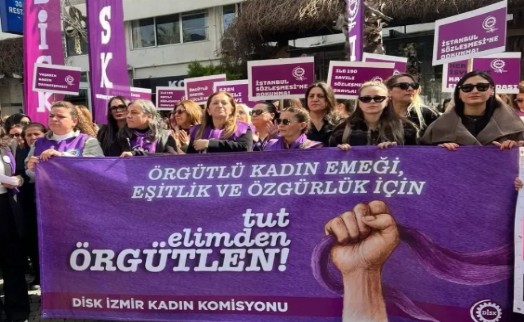 DİSK'li kadınlar İzmir meydanlarında: Tacize karşı ILO 190 sözleşmesi çağrısı