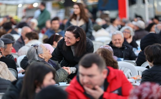 Efes Selçuk'ta binler aynı iftar sofrasında buluştu!