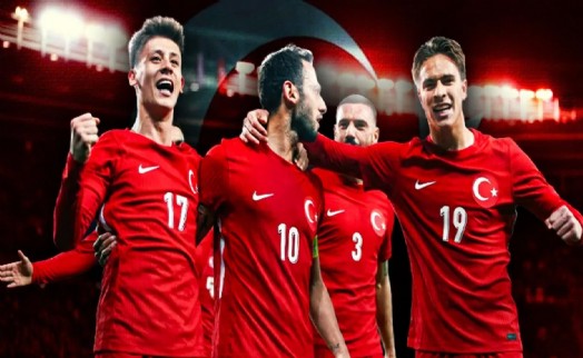 Gözler Romanya maçında! Milli Takım'ın ilk 11'i belli oldu: 6 futbolcu kadrodan çıkartıldı