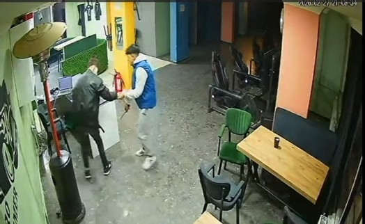 İnternet kafede tartıştığı kişiyi bıçakla yaraladı