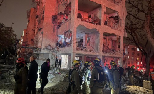 İran İsrail'e füze yağdırmaya devam ediyor!