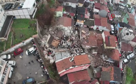 İstanbul'da çöken binalardan acı haber: 1 ölü, 10 yaralı