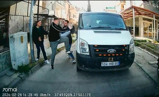 İşte şimdi yandı! Trafikte tartıştığı kişinin kamyonetinin camını yumruklayan saldırgana büyük ceza