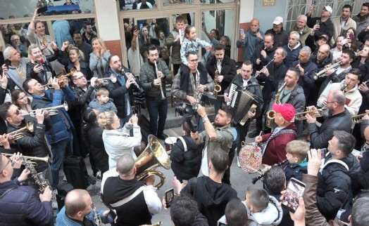 İzmir'de 'Arife Çalgısı' geleneği ile bayram coşkusu
