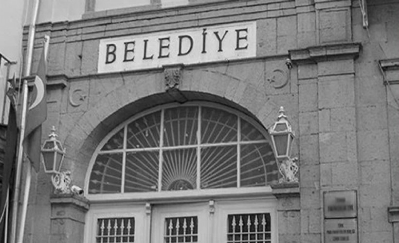 İzmir'de belediyeye işe alma vaadiyle vurgun yapanlara operasyon!