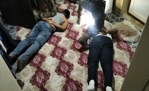 İzmir'de iş yerine saldırı düzenleyen 2 şüpheli ekiplerden kaçamadı