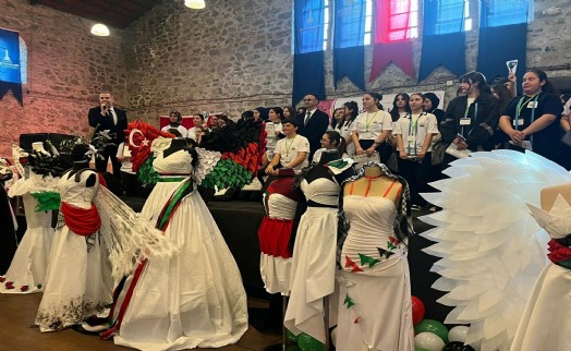 İzmir'de meslek lisesi öğrencileri Filistin'i kumaşla anlattı