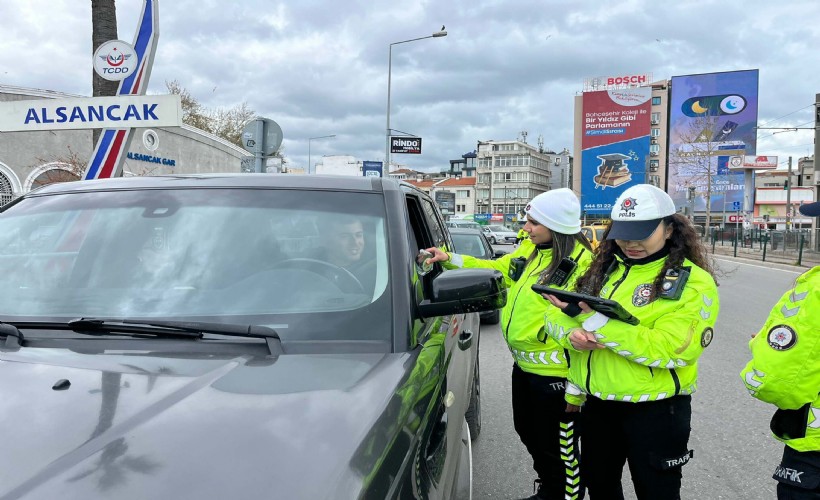 İzmir'de polisten bayram denetimi