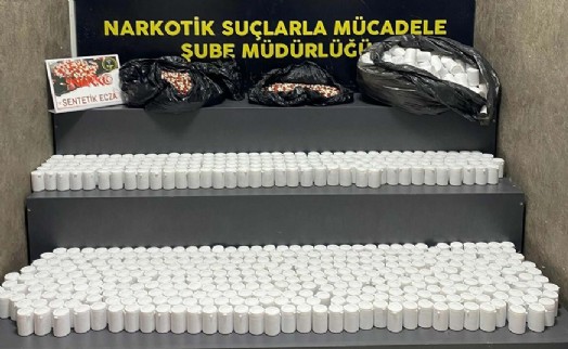 İzmir'de uyuşturucu operasyonu: Otomobilden binlerce hap çıktı!