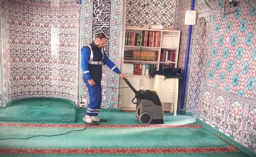 İzmir'in camilerinde bayram temizliği