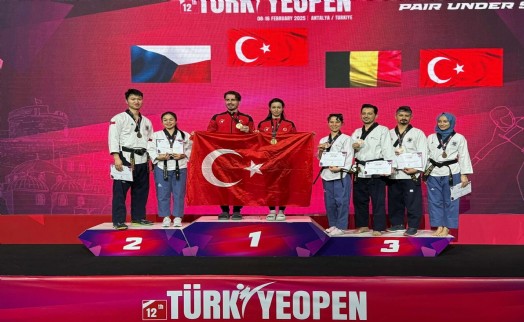 İzmirli tekvandocu çift Avrupa'da zirveye çıktı!