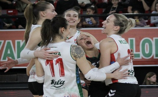 Karşıyaka filede Havran önünde