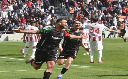 Play-off kapısı ardına kadar açıldı: Kaf-Kaf'tan 5'te 5!