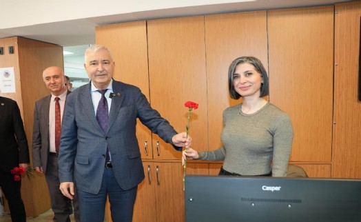 Kemalpaşa'da anlamlı 8 Mart kutlaması