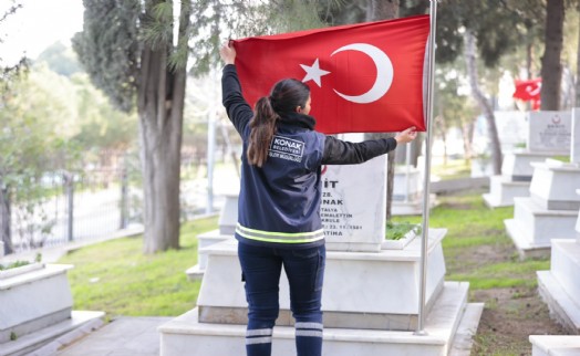 Konak'tan şehitlere vefa: Bayram öncesi temizlik ve bakım seferberliği