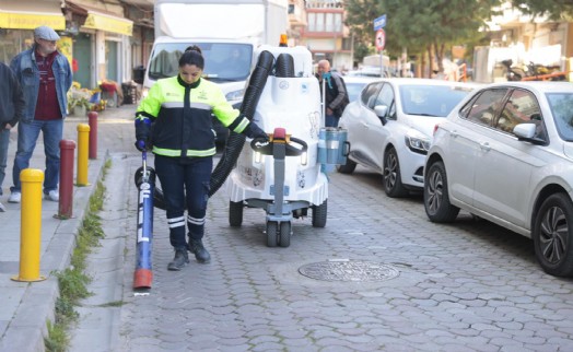 Konak'tan temizliğe pratik çözüm: Filler görev başında