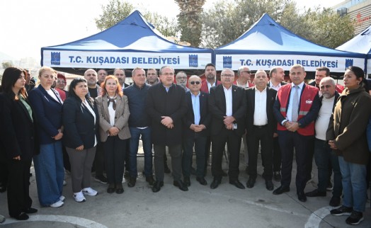 Kuşadası'nda Başkan Ömer Günel için 'Demokrasi nöbeti' başladı