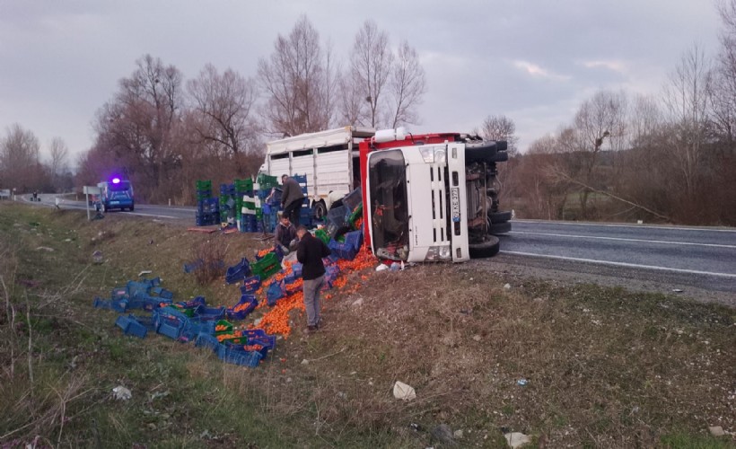 Kütahya'da kamyonet devrildi: 2 yaralı