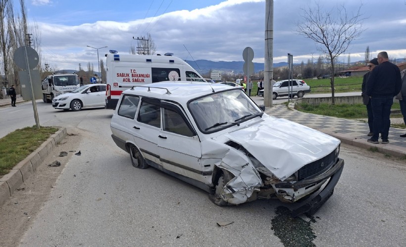Kütahya'da ucuz atlatılan kaza: 2 yaralı