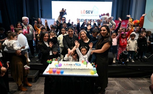 LÖSEV'den İzmir'de dayanışma iftarı