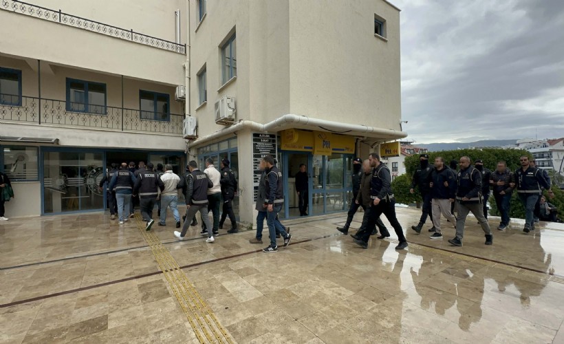 Marmaris Belediyesi'nde 'rüşvet' soruşturmasında gözaltına alınan şüpheliler adliyede