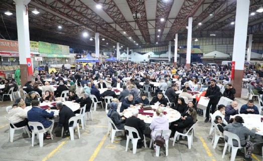 Menderes'te binler aynı sofrada