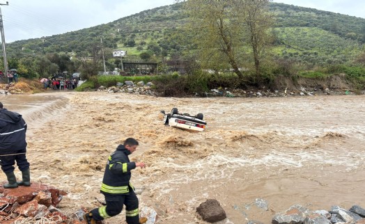 Muğla'da otomobil sel sularına kapıldı: 1 ölü, 1 yaralı