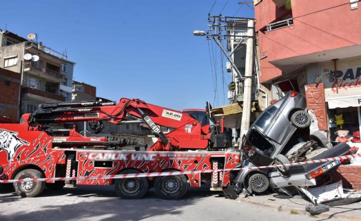 Rampada geri kayan vinç dehşet saçtı!