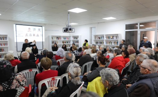 Seferihisar'da 'Sağlıklı Yaşlanma Söyleşisi'ne yoğun ilgi