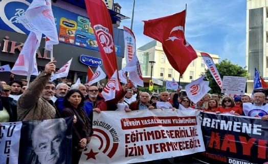 THTM'den İzmir İl Milli Eğitim Müdürlüğü önünde eylem