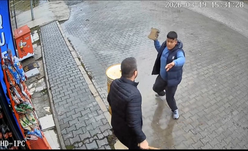 Tekel bayisinde taşlı sopalı kavga kamerada